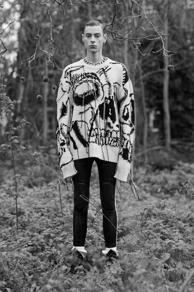 Look 16